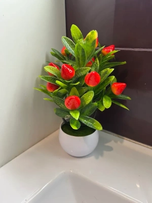 Клубника в горшке